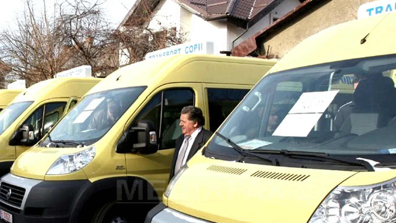 Controale la microbuzele pentru elevi: Maşini găsite cu ITP expirat sau fără RCA, unele conduse de şoferi neprofesionişti