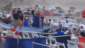 Tragedie la un show aviatic din SUA: Un avion s-a prăbuşit în mulţime! Cel puţin trei morţi şi 50 de răniţi - VIDEO