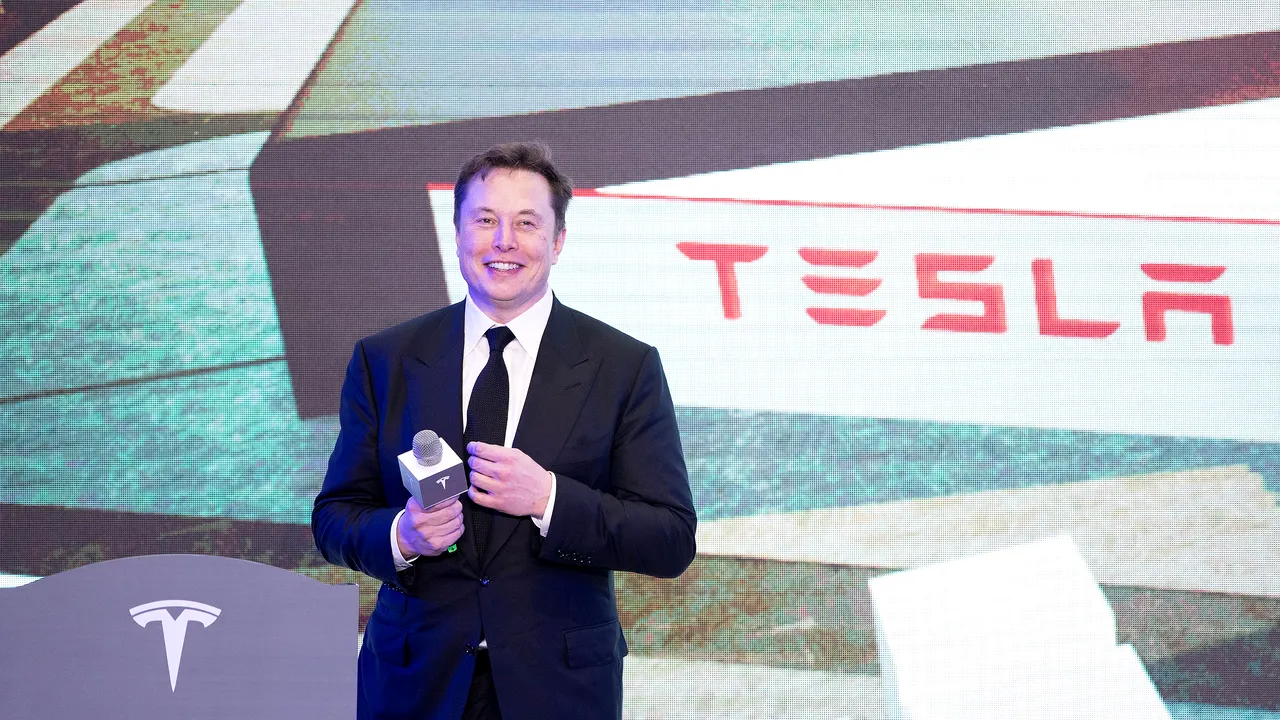 Tesla a „învăţat” limba română. Anunţul făcut de companie