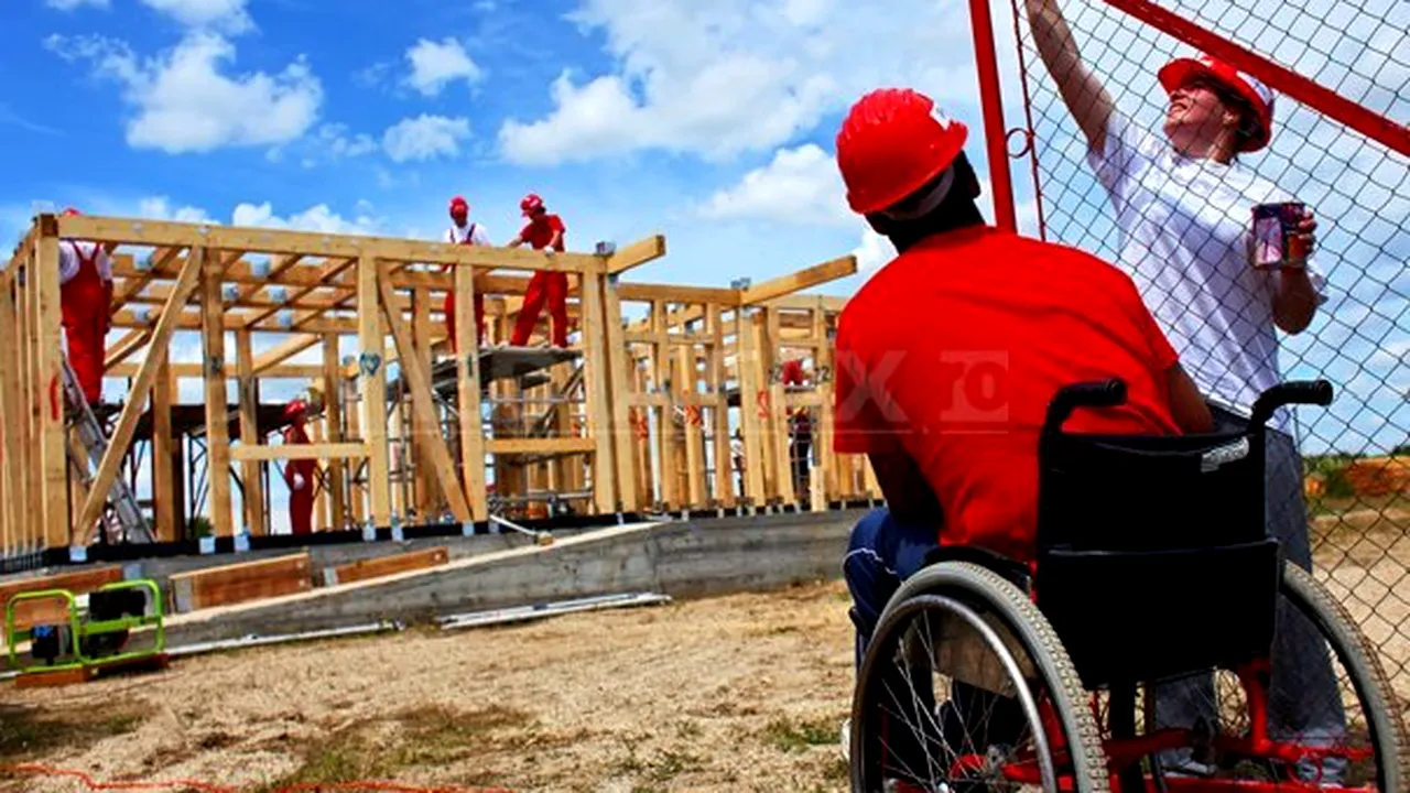 FOCUS: Campionii României au ajutat la construirea unei case destinate persoanelor cu dizabilităţi