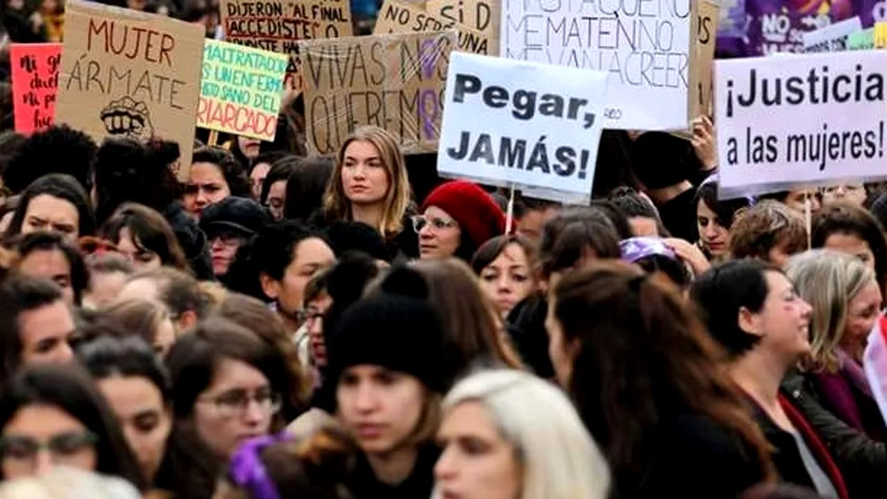 Zeci de mii de persoane au protestat în Spania împotriva violenţei asupra femeilor