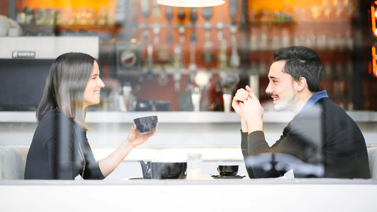 Gestul emoţionant, făcut de o femeie pentru un străin într-o cafenea a luat o întorsătură neaşteptată