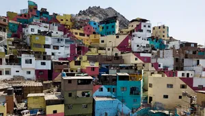 Într-un cartier caracterizat de sărăcie şi dificultăţi sociale s-a produs un miracol de culoare