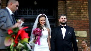 Fiica vicepreşedintelui PNL Sorin Frunzăverde s-a căsătorit la Timişoara. Cununia religioasă, oficiată de 17 preoţi