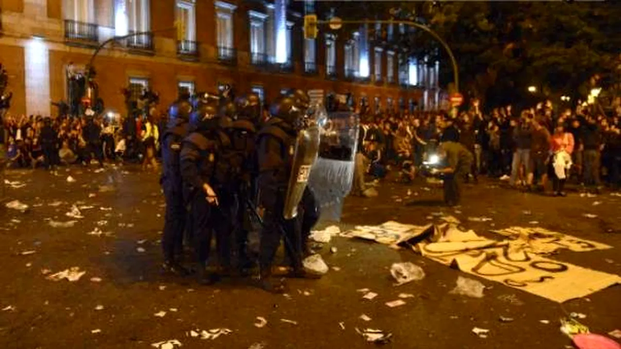 Proteste violente la Madrid faţă de măsurile de austeritate: Cel puţin 60 de persoane au fost rănite