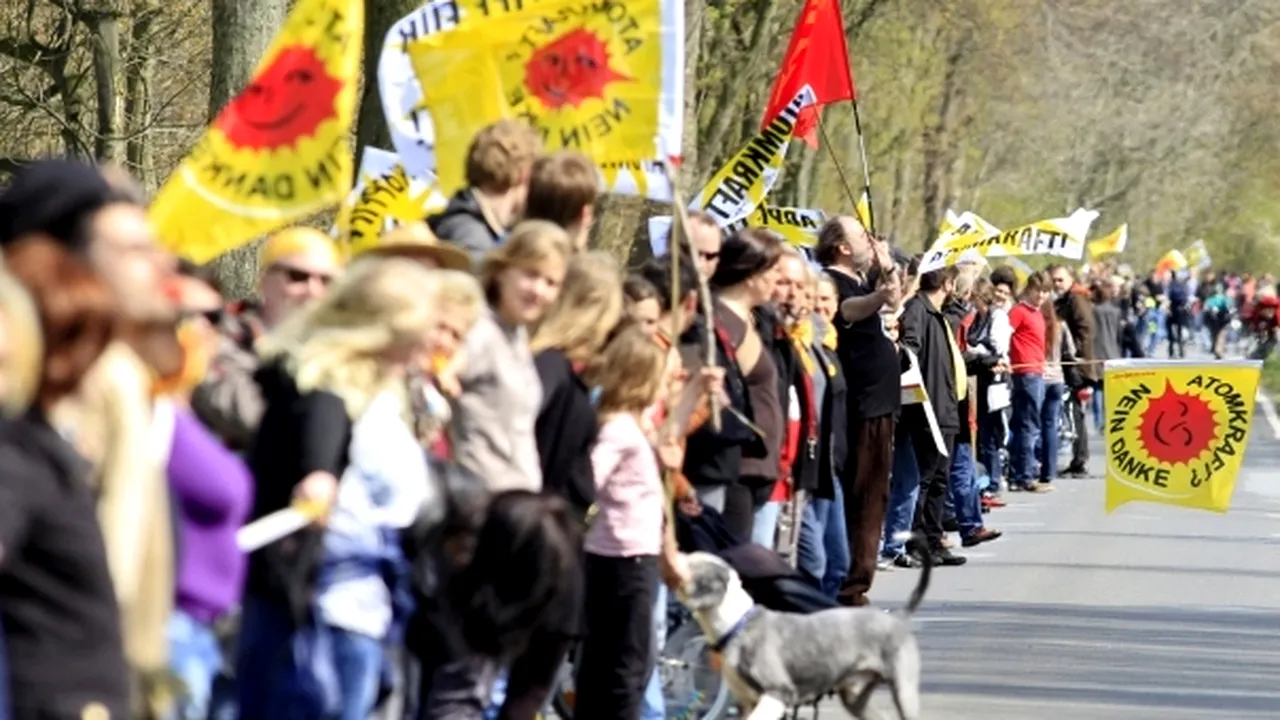 Protest în Germania: Lanţ uman de 120 kilometri împotriva energie nucleare