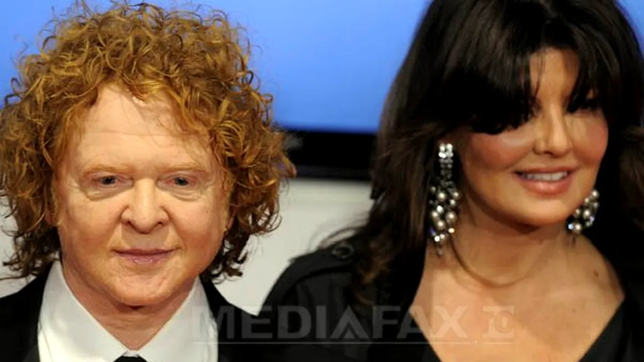 Mick Hucknall, fostul solist al trupei Simply Red, s-a căsătorit în secret într-un castel din Scoţia