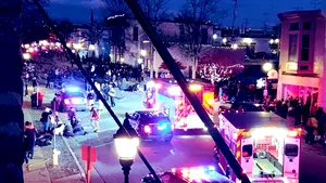 VIDEO Un vehicul a lovit mulţimea la o paradă în Wisconsin. Cinci persoane au decedat şi alte zeci au fost rănite