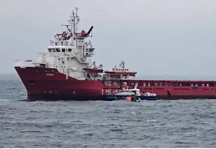 NEWS ALERT VIDEO. UPDATE Navă lovită de drone în Marea Neagră, la 13 mile de Constanța. Salvatorii, trimiși după marinari / O persoană a murit, trei sunt căutate în continuare