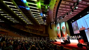 CONSILIUL NAŢIONAL al PSD, reunit la Sala Palatului, în prezenţa a 4.200 de delegaţi. Ponta: PSD merge singur la europarlamentare. Avem adversari, nu duşmani - FOTO