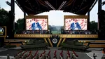 Parada militară aniversară din SUA, în același timp cu ziua lui Trump. În paralel, proteste față de președintele republican