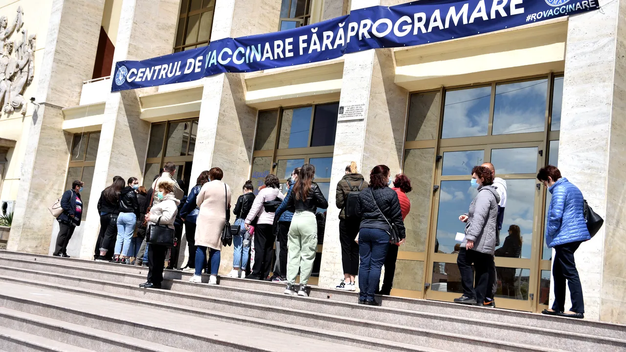 Vaccinare anti-COVID în România. Trei curente de opinie cu privire la evoluţia campaniei de vaccinare. Motivele invocate de cei reticenţi