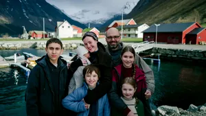 „Fjord”, filmul lui Cristian Mungiu, selectat în competiția oficială de la Cannes. Sebastian Stan și Renate Reinsve, în rolurile principale