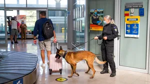 Câinii care miros COVID vor fi trimişi şi pe Aeroportul Internaţional din Cluj