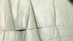 Imagini revoltătoare cu mizeria în care sunt trataţi copiii în Spitalul din Constanţa: Saltele şi cearşafuri rupte