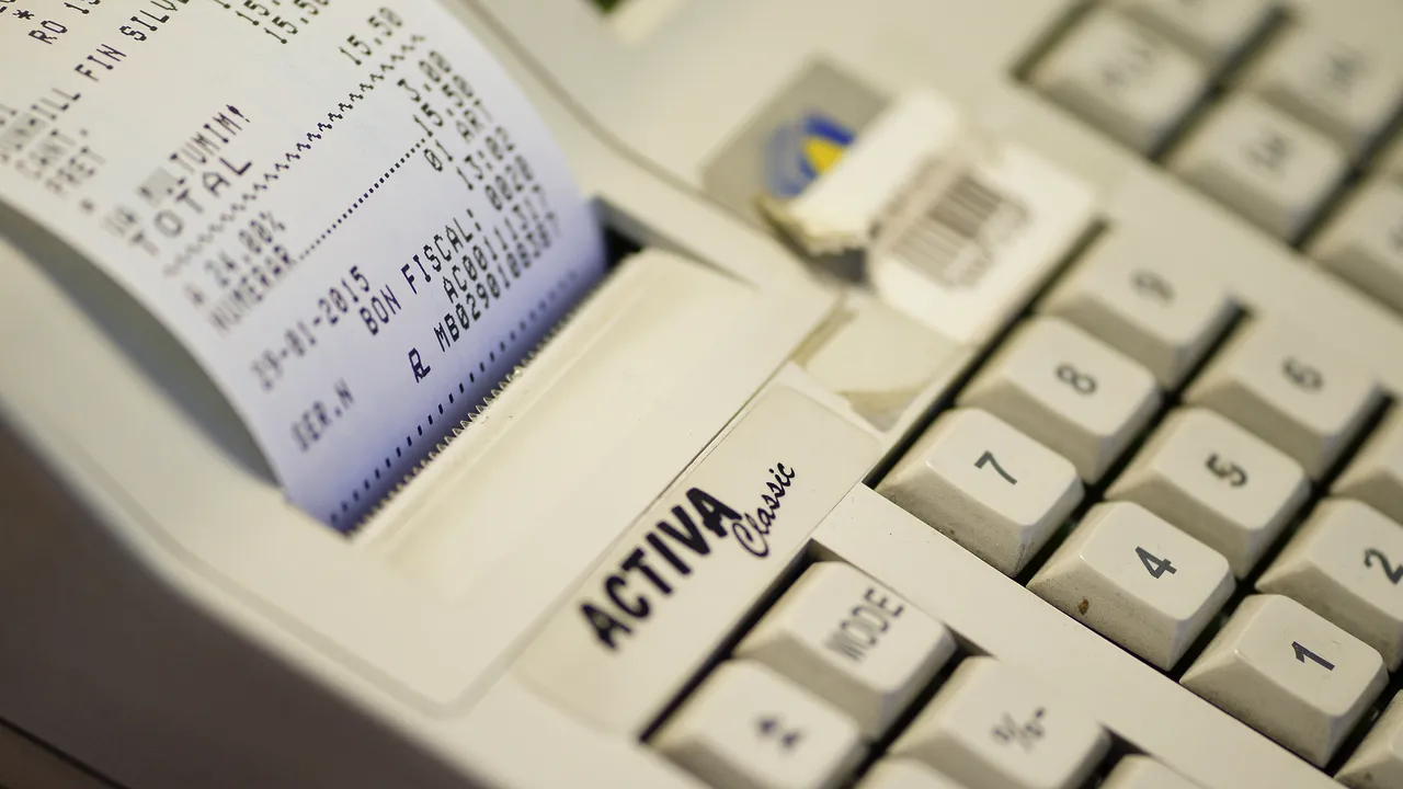 Un lider PNL anunţă o „mega-taxă” care vizează 650.000 de deţinători de aparate de marcat în România