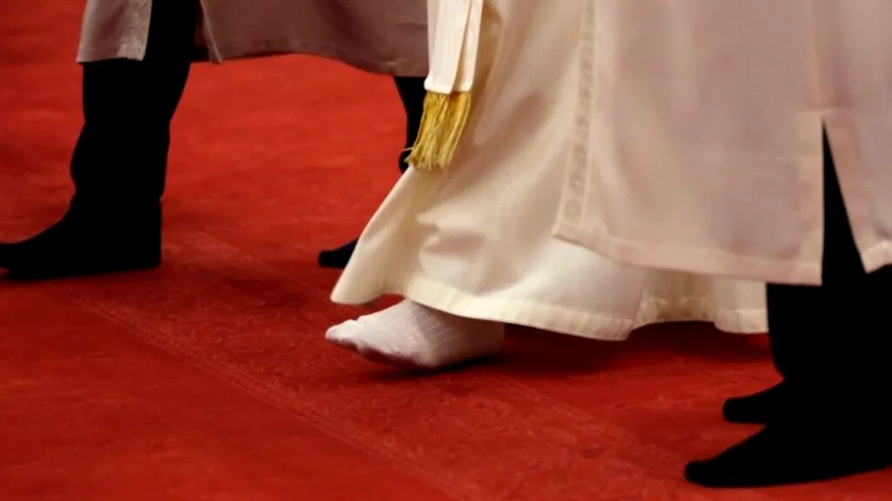 Momentul care a obligat Vaticanul la explicații / Papa Leon a vizitat Moscheea Albastră din Turcia, dar nu s-a rugat
