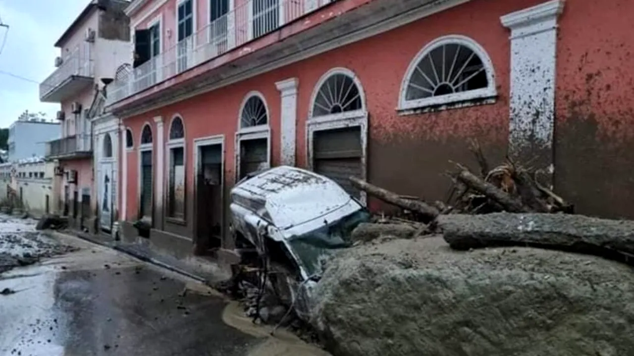 VIDEO 13 persoane sunt date dispărute în urma unei alunecări de teren pe insula Ischia, Italia