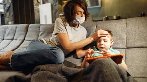 Zile cu febră, absențe de la serviciu, vârstnici sau copii bolnavi. Medicii de familie îndeamnă la vaccinarea antigripală