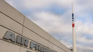 Compania Air France va desfiinţa 10% din locurile de muncă în doi ani