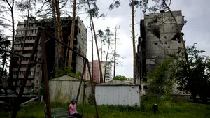 Războiul din Ucraina, ziua 103. Continuă atacurile în mai multe regiuni din ţară / Militarii ucraineni împing linia frontului printr-o nouă contraofensivă / În Mariupol nu se găseşte suficientă mâncare / Putin despăgubeşte vieţile pierdute pe front / Doi mercenari britanici riscă pedeapsa cu moartea / SUA îi confiscă lui Abramovici două avioane / Moscova s-a supărat şi pe şeful Netflix