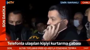 Imaginile groazei după cutremur, în Izmir, Turcia: Un ministru turc vorbeşte cu o persoană prinsă sub dărâmături/ Medicii aşteaptă victimele, aliniaţi în faţa spitalului