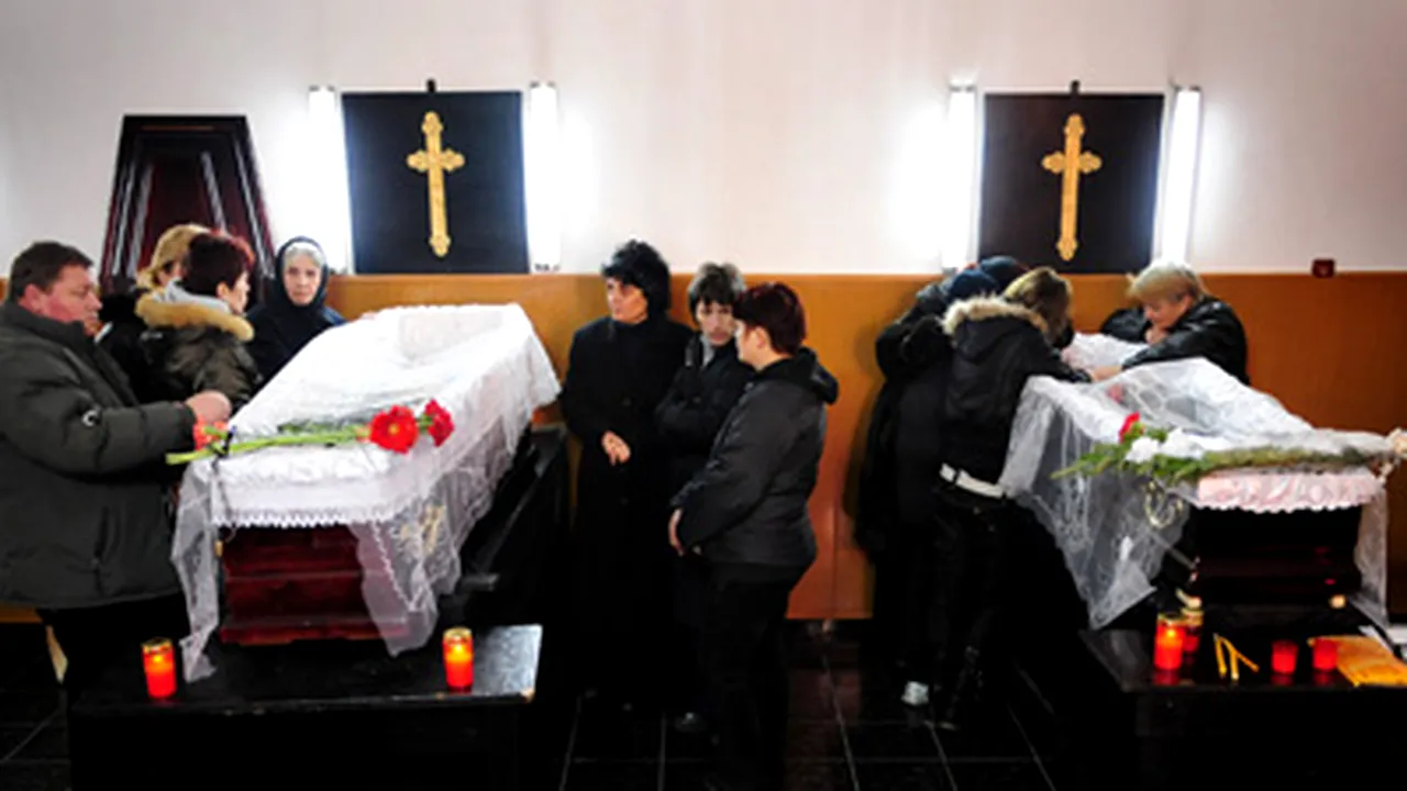 Ultimii patru mineri morţi la Petrila vor fi înmormântaţi joi