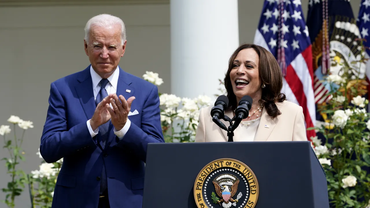 Biden o susţine pe vicepreşedinta Kamala Harris după ce a anunţat că se retrage din cursa prezidenţială
