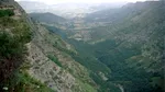 Nu e Islanda, ci Spania: cascada spectaculoasă de 222 de metri care se prăbușește într-o prăpastie