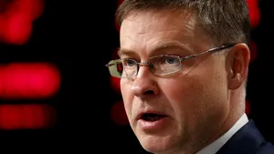 Valdis Dombrovskis preia interimar funcţia de comisar UE al Comerţului, după demisia lui Phil Hogan