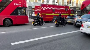 O maşină de teren a izbit o şcoală din Londra. Şapte copii şi doi adulţi sunt răniţi
