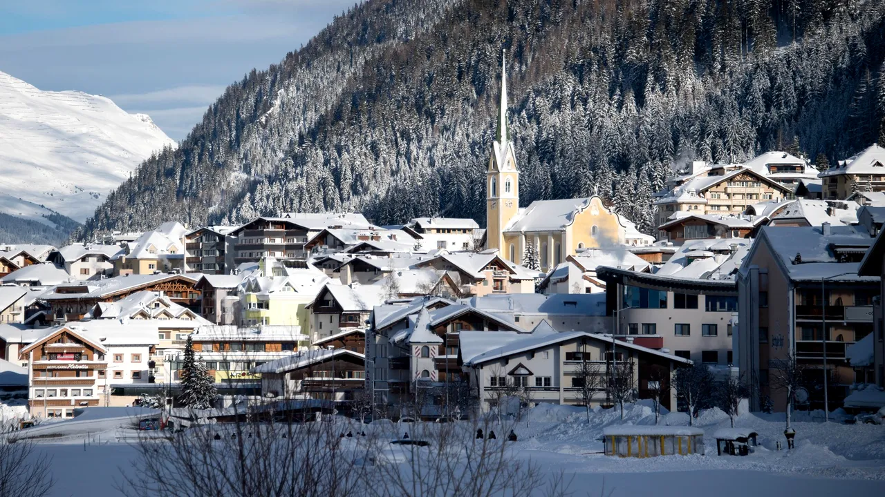 Staţiune-focar din Austria, dată în judecată de 2500 de oameni pentru infectarea cu coronavirus: 