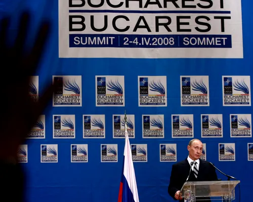 RETROSPECTIVĂ MEDIAFAX 35. 2008 – Summitul NATO aduce liderii lumii la București, iar criza financiară mondială ajunge și în România