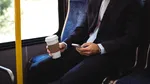 Amenzi de 100 de lire în Anglia pentru cei care ascultă muzică fără căști în autobuz
