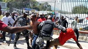 Incidente între poliţie şi sinistraţi în apropierea sediului Guvernului din Haiti