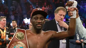 Campionul WBO la categoria semimijlocie este favoritul lui Mayweather. Terence Crawford şi-a apărat centura pentru a patra oară 