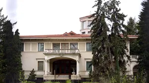 Fosta reşedinţă a Ceauşeştilor a fost deschisă oficial publicului. Palatul e neschimbat, după 26 de ani - VIDEO