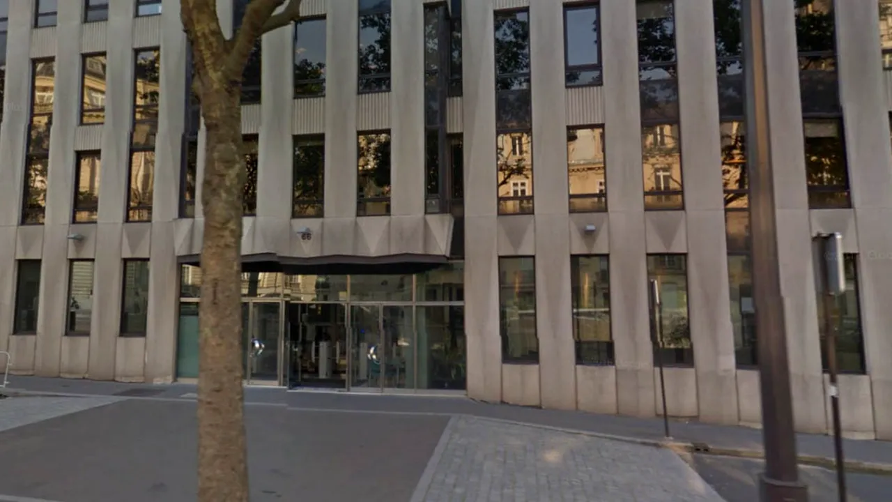 Incident la sediul FMI din Paris: O persoană rănită după EXPLOZIA unui plic de corespondenţă/ Francois Hollande: Incidentul produs la reprezentanţa FMI din Paris este un 