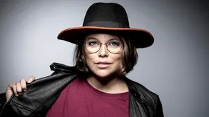 INTERVIU Scriitoarea Pauline Delabroy-Allard: De la debut, profesorul de franceză nu îmi mai vorbeşte