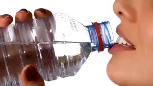 Gândul: Băuturile minerale, lactatele şi salatele – meniul ideal pentru vară