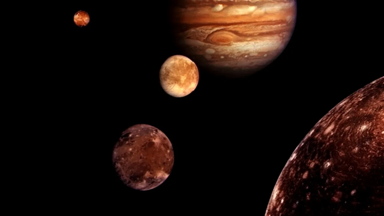 Europa, satelitul îngheţat al planetei Jupiter, aruncă în spaţiu trombe de apă uriaşe