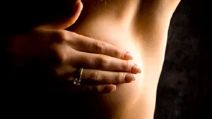 Terapiile cu estrogen dublează riscul de noduli non-canceroşi mamari
