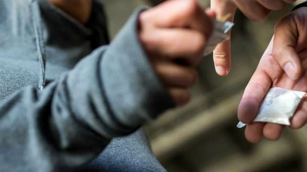 STATISTICĂ ALARMANTĂ: În Constanţa, unul din zece elevi de liceu s-a drogat. Mulţi încep din şcoala generală 