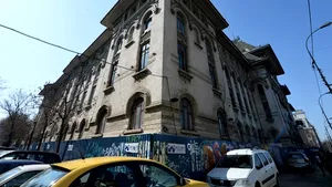 Cum este consolidat sediul Primăriei Capitalei. Oprescu: Va rezista şi unui cutremur de 9,2 grade - VIDEO, FOTO