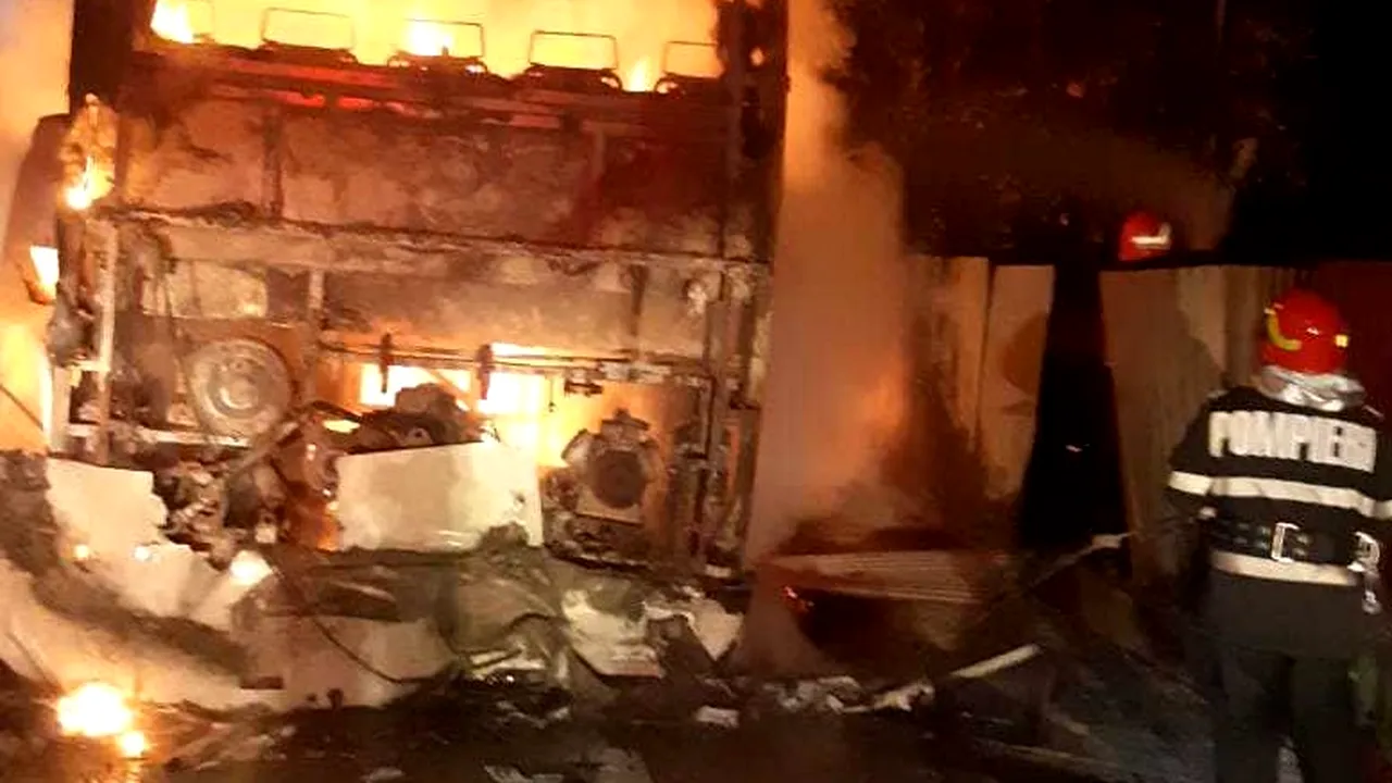 Un autobuz a fost  incendiat într-o localitate din Botoşani. Pompierii au stabilit că focul a fost pus intenţionat