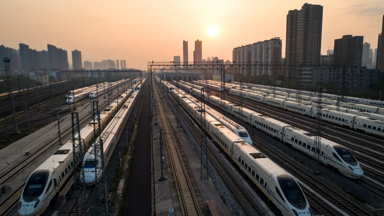Record în China: 23 de milioane de călătorii cu trenul într-o singură zi