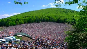 PELERINAJUL de Rusalii de la Şumuleu: Peste 150.000 de persoane sunt aşteptate