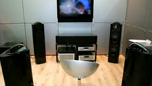 Care sunt cele mai scumpe televizoare din magazinele româneşti?