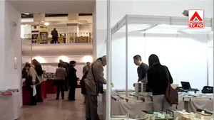 Hârtie manuală, ceasuri biodegradabile, multe reduceri şi puţini clienţi, la Kilipirim