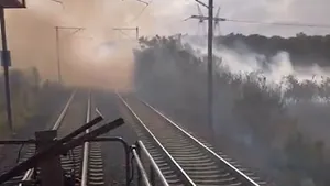 Efectele incendiului de vegetaţie: 11 trenuri au acumulat în total 1400 de minute de întârziere 